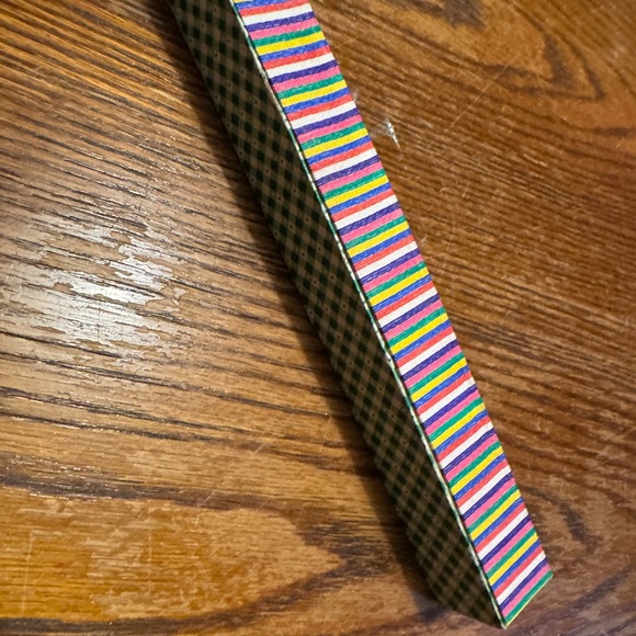 Intricate Tan Hand Fan - Picture 7 of 7